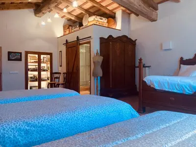 Cama o camas de una habitación en Mas Teixidor, Masia entre Girona y la Costa Brava