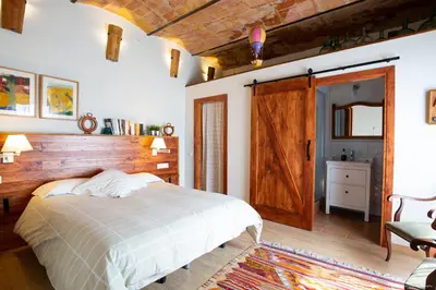 Cama o camas de una habitación en Mas Teixidor, Masia entre Girona y la Costa Brava