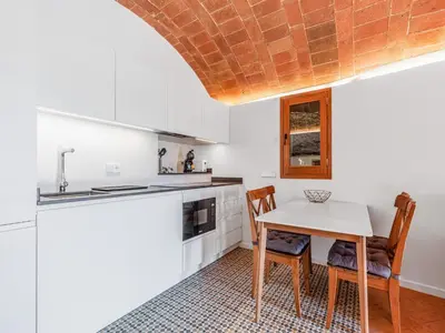 Una cocina o zona de cocina en Charming Home Near Vulpellac