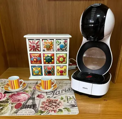 Utensilios para hacer té y café en Apartamento Can Giru