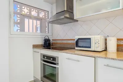 Una cocina o zona de cocina en Hauzify I Apartament Cannes