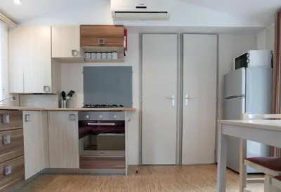 Una cocina o zona de cocina en Camping Tucan - Mobile Homes by Lifestyle Holidays
