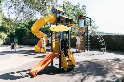 Zona de juegos infantil en Camping Tucan - Mobile Homes by Lifestyle Holidays