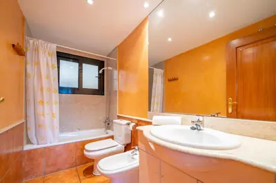 Un baño de HomeHolidaysRentals Adara