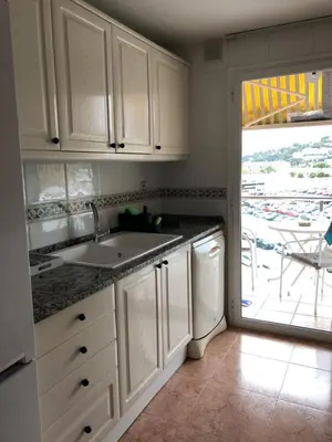 Una cocina o zona de cocina en Apartamento playa Santa Sussana Barcelona