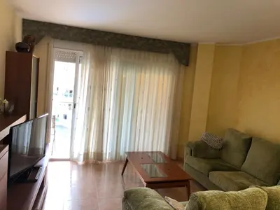 Una televisión o centro de entretenimiento en Apartamento playa Santa Sussana Barcelona