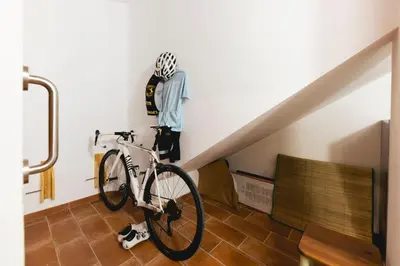 Montar en bicicleta en Bravissimo La Mora, beautiful and spacious o alrededores