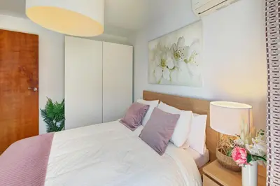 Cama o camas de una habitación en APARTAMENT PAU CASALS, 2 min walk from the sea & sea view