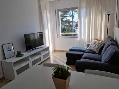 Una televisión o centro de entretenimiento en SunSea Lloret Apartament