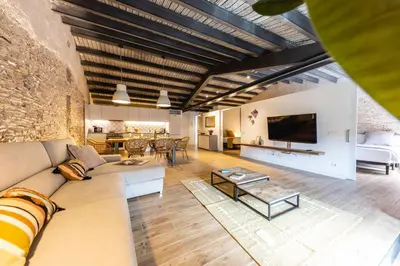 Una televisión o centro de entretenimiento en Bravissimo Plaça del Vi, Design Penthouse