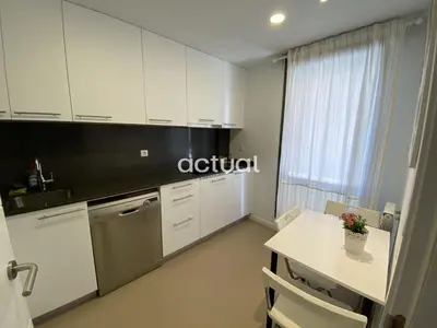 Una cocina o zona de cocina en PARC DELS ESTANYS BLOC 1 BAIXOS C