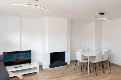 Una televisión o centro de entretenimiento en Hauzify I Apartament Big Family