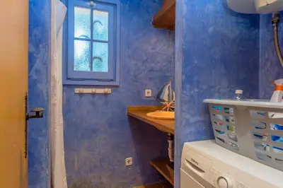 Un baño de ST-37 BEGUR SA TUNA 2 Pax