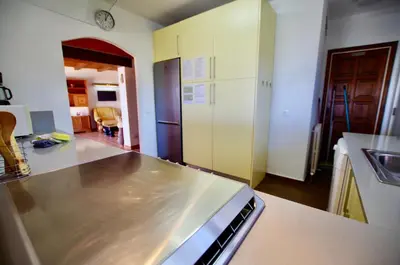 Una cocina o zona de cocina en V&V LLORET- VILLA MEDITERRANIA, preciosa villa con panorámicas vistas mar en zona muy tranquila y residencial