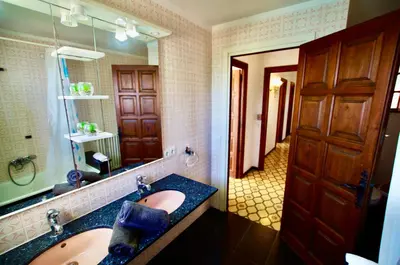Un baño de V&V LLORET- VILLA MEDITERRANIA, preciosa villa con panorámicas vistas mar en zona muy tranquila y residencial
