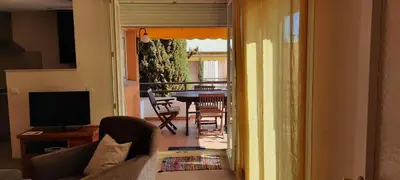 Una televisión o centro de entretenimiento en Apartamento de standing Calella de Palafrugell