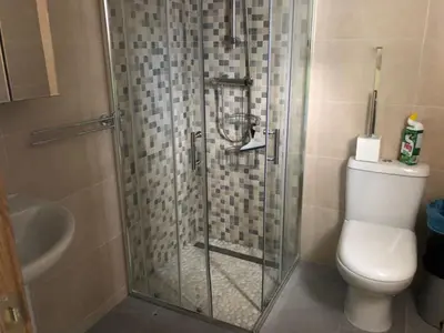 Un baño de Snug Holiday Home in Santa Cristina d'Aro near City Centre