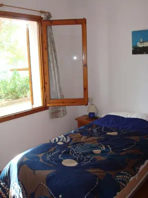 Cama o camas de una habitación en Beautiful detached air-conditioned villa close to sandy beach, shops and restaurants
