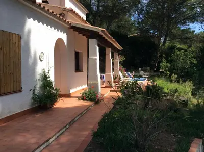 Jardín al aire libre en Beautiful detached air-conditioned villa close to sandy beach, shops and restaurants