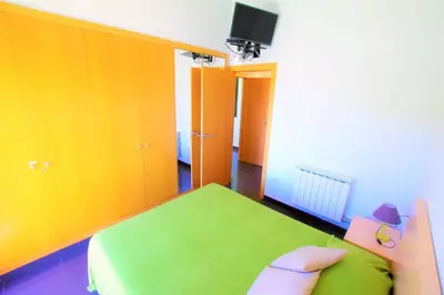 Una televisión o centro de entretenimiento en V&V LLORET- Villa Nicole