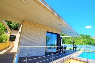 Piscina en o cerca de V&V LLORET- Villa Nicole