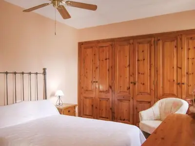 Cama o camas de una habitación en Pretty Villa with Sun Loungers