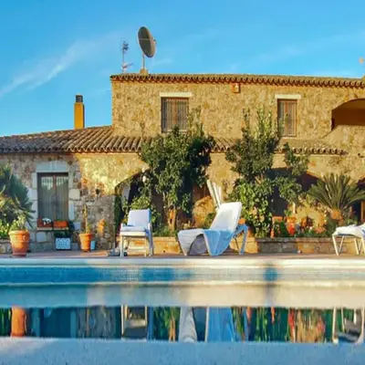 Pretty Villa with Sun Loungers