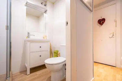 Un baño de HomeHolidaysRentals Plume - Costa Barcelona