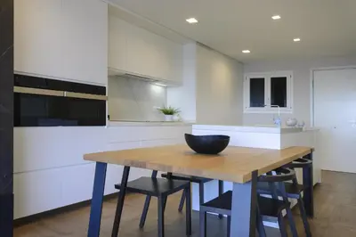 Una cocina o zona de cocina en Lets Holidays Modern sea views apartment