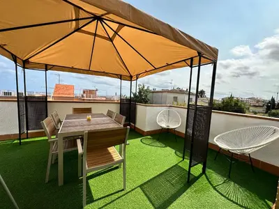 Un balcón o terraza de Ático con Vistas al Mar a un Paso del Centro