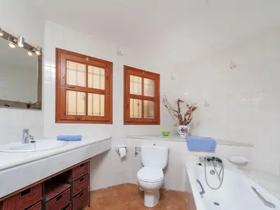 Un baño de Holiday Home Solenza by Interhome