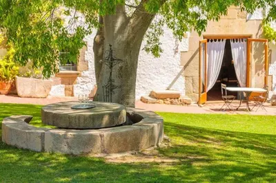 Jardín al aire libre en Masia 1612. Muy cerca de las playas. Costa Brava