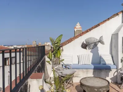 Un balcón o terraza de Lets Holidays Charming fisherman house with terrace