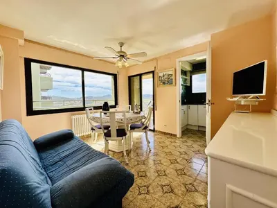 Una televisión o centro de entretenimiento en Mar i Vent CostaBravaSi