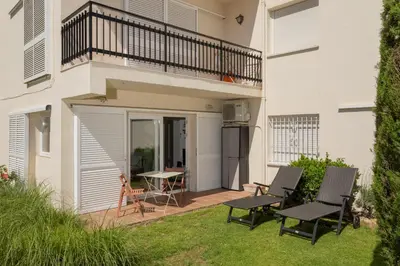 Jardín al aire libre en Apartament amb piscina i aparcament - Baixos amb jardinet