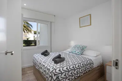 Cama o camas de una habitación en Apartament amb piscina i aparcament - Baixos amb jardinet