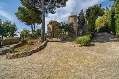 Jardín al aire libre en Castillo Can Xirau Piscina Privada Vistas Mar Aire Acondicionado
