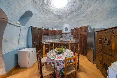 Una cocina o zona de cocina en Castillo Can Xirau Piscina Privada Vistas Mar Aire Acondicionado