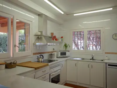 Una cocina o zona de cocina en LETS HOLIDAYS Lovely garden house in mar menuda