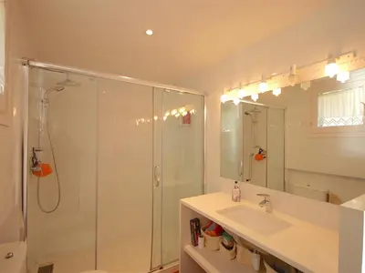 Un baño de LETS HOLIDAYS Lovely garden house in mar menuda