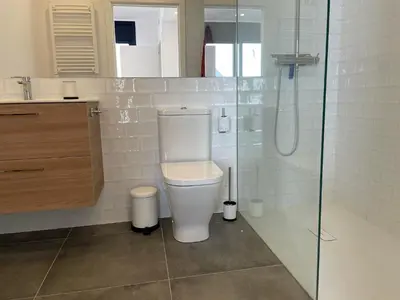 Un baño de F-1 LLAFRANC 8 PaX
