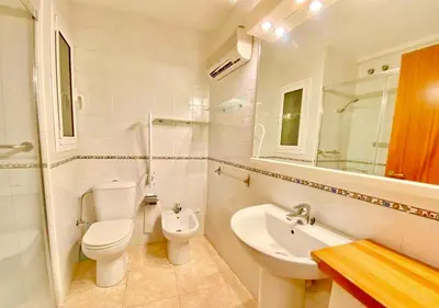 Un baño de Apartament Orient a Palamós tercera línia de mar