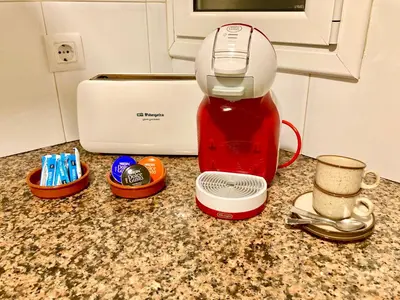 Utensilios para hacer té y café en Apartament Orient a Palamós tercera línia de mar