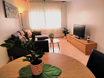Una televisión o centro de entretenimiento en Apartament Orient a Palamós tercera línia de mar