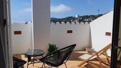 Un balcón o terraza de BLAU Bonito Duplex con Terraza - WeHost Costa Brava