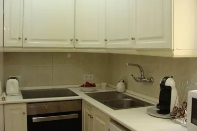 Una cocina o zona de cocina en Apartamento al lado de la playa con parking y jardín