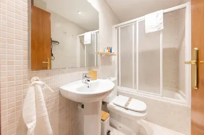 Un baño de Bravissimo Sant Martí, Cosy 1-bedroom apartment