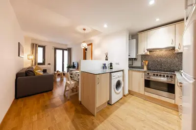 Una cocina o zona de cocina en Bravissimo Sant Martí, Cosy 1-bedroom apartment