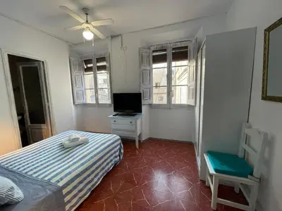 Una televisión o centro de entretenimiento en P&R hostals Can Tort