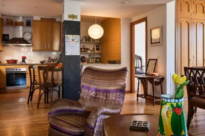 Una cocina o zona de cocina en Happy Nest in Pals Village